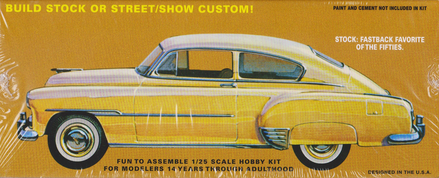 AMT 1378 - 1951 Chevrolet Fleetline